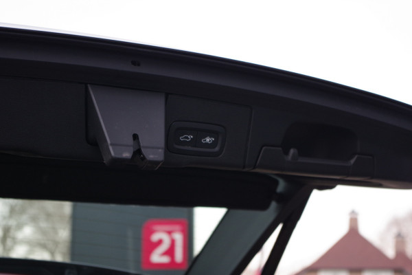 Volvo XC60 2.0 T6 Plug-in hybrid 350 PK AWD Ultimate Bright, Leder, Panoramadak, H/K Sound