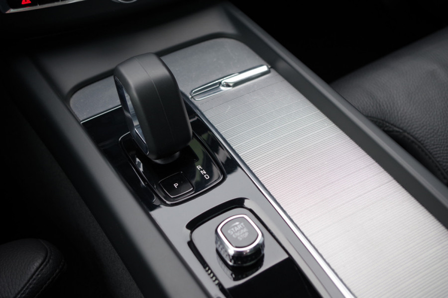 Volvo XC60 2.0 T6 Plug-in hybrid 350 PK AWD Ultimate Bright, Leder, Panoramadak, H/K Sound