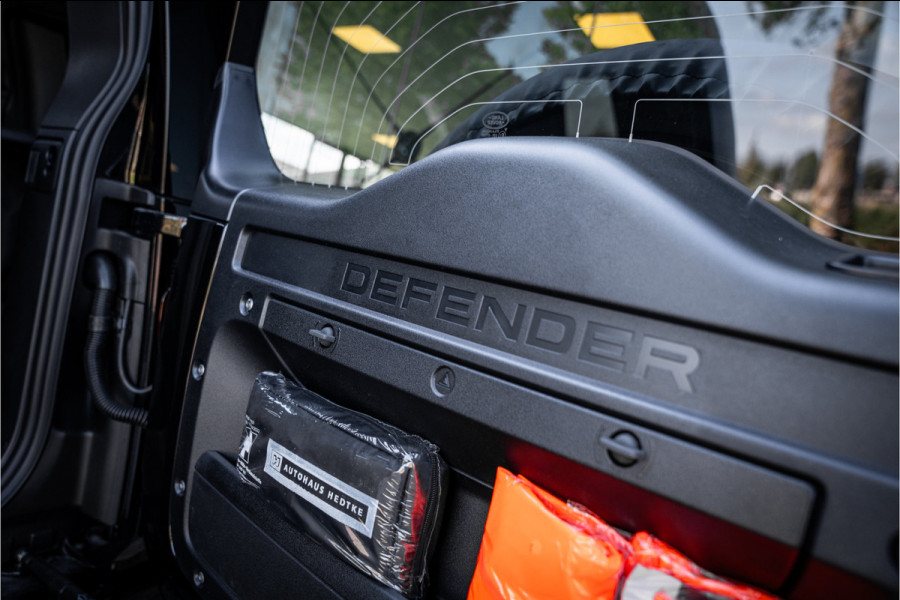 Land Rover Defender 110 2.0 P300e 110 X-Dynamic HSE ** URBAN ** 22inch ** Towing ** Cold Climate ** Dakspoiler ** Side Vents