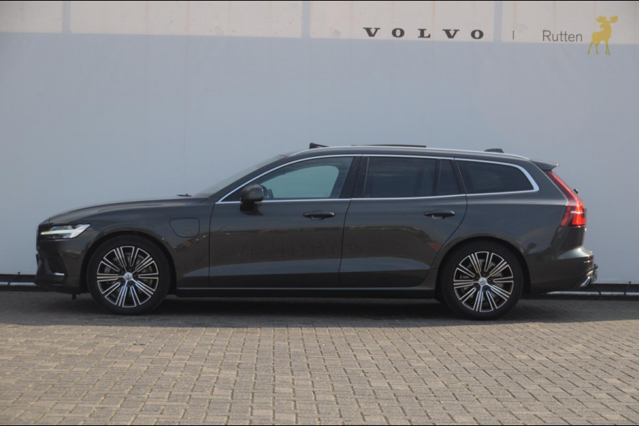 Volvo V60 T6 340PK Automaat Recharge AWD Inscription Trekhaak / Adaptieve cruise control /BLIS / Parkeersensoren met camera / Stoel - en stuurwielverwarming / Elektrische stoelen met geheugen / Getint glas / Apple carplay / Keyless entry / Elektrische achterklep