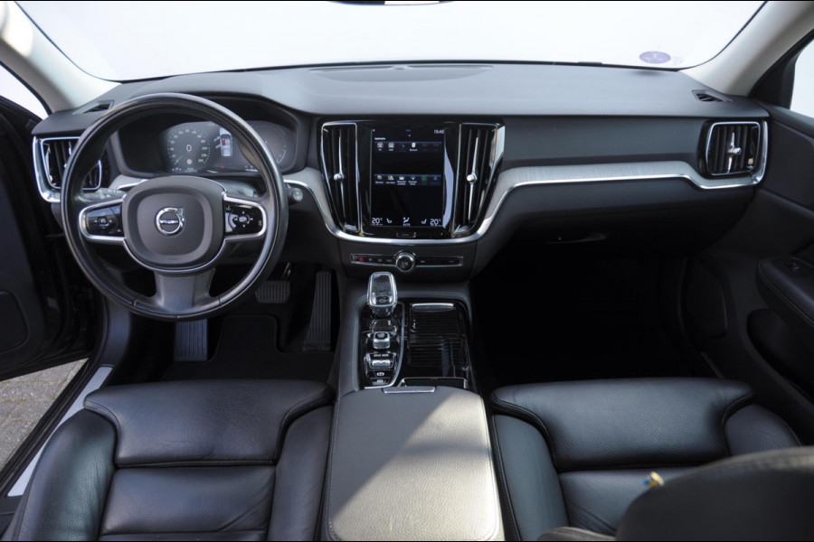 Volvo V60 T6 340PK Automaat Recharge AWD Inscription Trekhaak / Adaptieve cruise control /BLIS / Parkeersensoren met camera / Stoel - en stuurwielverwarming / Elektrische stoelen met geheugen / Getint glas / Apple carplay / Keyless entry / Elektrische achterklep