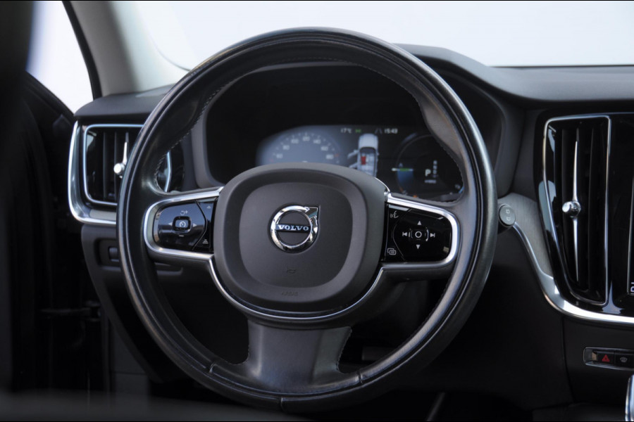 Volvo V60 T6 340PK Automaat Recharge AWD Inscription Trekhaak / Adaptieve cruise control /BLIS / Parkeersensoren met camera / Stoel - en stuurwielverwarming / Elektrische stoelen met geheugen / Getint glas / Apple carplay / Keyless entry / Elektrische achterklep