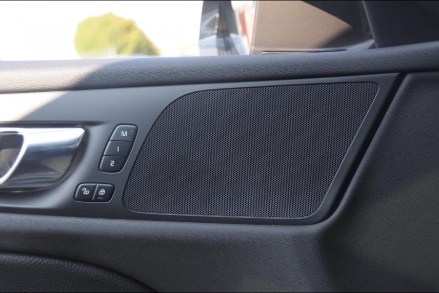 Volvo V60 T6 340PK Automaat Recharge AWD Inscription Trekhaak / Adaptieve cruise control /BLIS / Parkeersensoren met camera / Stoel - en stuurwielverwarming / Elektrische stoelen met geheugen / Getint glas / Apple carplay / Keyless entry / Elektrische achterklep