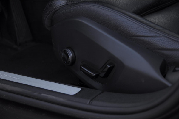 Volvo V60 T6 340PK Automaat Recharge AWD Inscription Trekhaak / Adaptieve cruise control /BLIS / Parkeersensoren met camera / Stoel - en stuurwielverwarming / Elektrische stoelen met geheugen / Getint glas / Apple carplay / Keyless entry / Elektrische achterklep