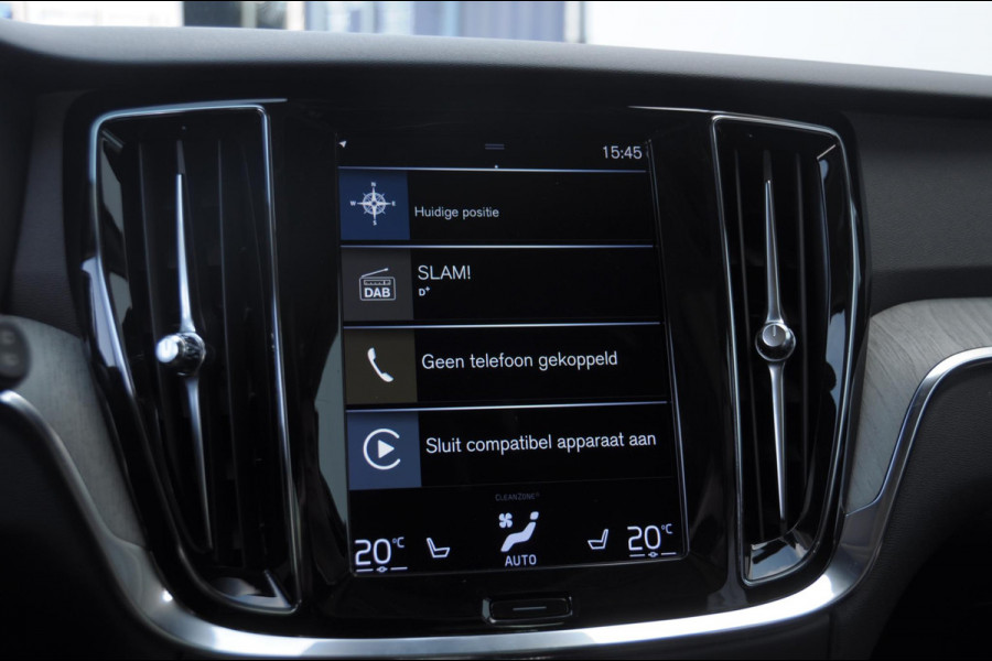 Volvo V60 T6 340PK Automaat Recharge AWD Inscription Trekhaak / Adaptieve cruise control /BLIS / Parkeersensoren met camera / Stoel - en stuurwielverwarming / Elektrische stoelen met geheugen / Getint glas / Apple carplay / Keyless entry / Elektrische achterklep