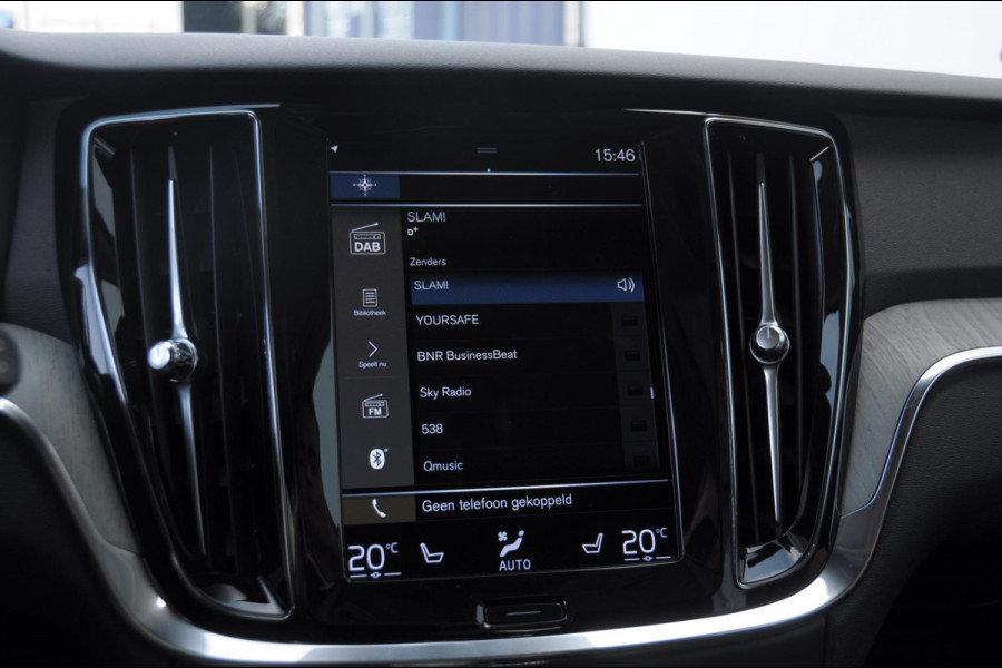 Volvo V60 T6 340PK Automaat Recharge AWD Inscription Trekhaak / Adaptieve cruise control /BLIS / Parkeersensoren met camera / Stoel - en stuurwielverwarming / Elektrische stoelen met geheugen / Getint glas / Apple carplay / Keyless entry / Elektrische achterklep