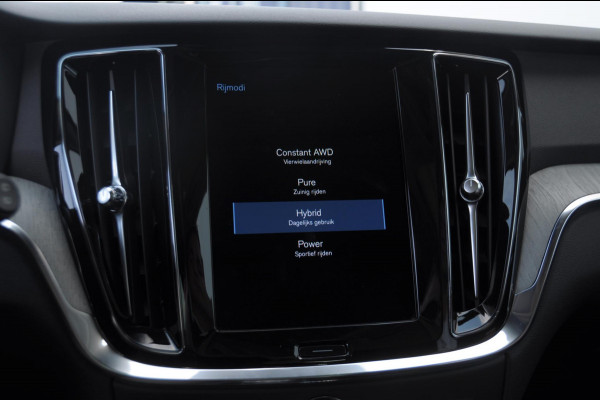 Volvo V60 T6 340PK Automaat Recharge AWD Inscription Trekhaak / Adaptieve cruise control /BLIS / Parkeersensoren met camera / Stoel - en stuurwielverwarming / Elektrische stoelen met geheugen / Getint glas / Apple carplay / Keyless entry / Elektrische achterklep
