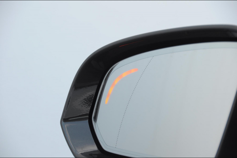 Volvo V60 T6 340PK Automaat Recharge AWD Inscription Trekhaak / Adaptieve cruise control /BLIS / Parkeersensoren met camera / Stoel - en stuurwielverwarming / Elektrische stoelen met geheugen / Getint glas / Apple carplay / Keyless entry / Elektrische achterklep