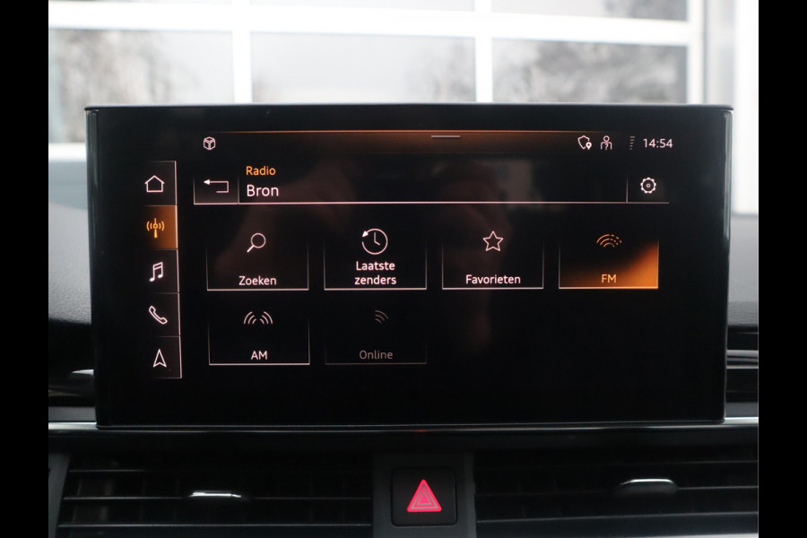 Audi A4 Avant 35 TFSI Launch edition Business / Panoramadak / Massagestoel