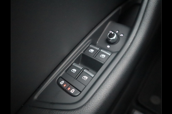 Audi A4 Avant 35 TFSI Launch edition Business / Panoramadak / Massagestoel