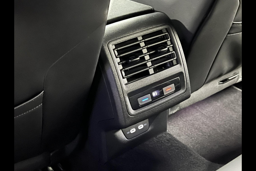 Volkswagen Golf 1.5 eTSI R-Line Business Adaptive Cruise | Stoel-/stuurverwarming | Achteruitrij ​camera | Carplay | ​Sfeerverlichting