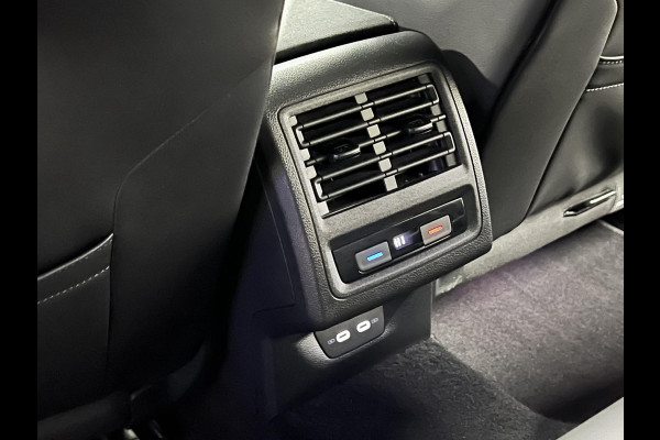 Volkswagen Golf 1.5 eTSI R-Line Business Adaptive Cruise | Stoel-/stuurverwarming | Achteruitrij ​camera | Carplay | ​Sfeerverlichting