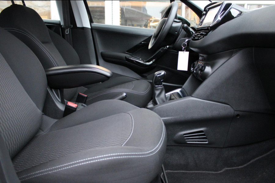 Peugeot 208 1.2 PureTech Blue Lease Active Carplay Navi Nap