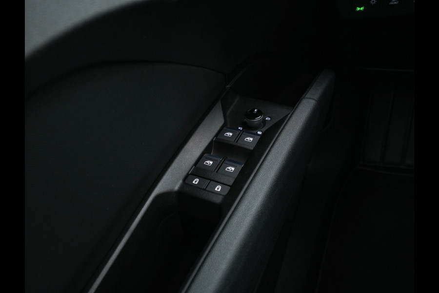 Audi Q4 e-tron 40 S-Line Competition Launch edition 77 kWh [ 3-Fase ] {SOH-87%} (INCL-BTW) *HEAT-PUMP | PANO | LEATHER-FABRIC | MATRIX-LED | ADAPTIVE-CRUISE | HEATED-SPORTSEATS | AMBIENT-LIGHT | DIGI-COCKPIT | CAMERA | KEYLESS | NAVI-FULLMAP | ...