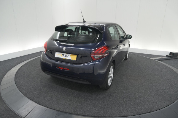 Peugeot 208 PureTech 82 Signature | Allseason banden | Navigatie | Parkeersensoren