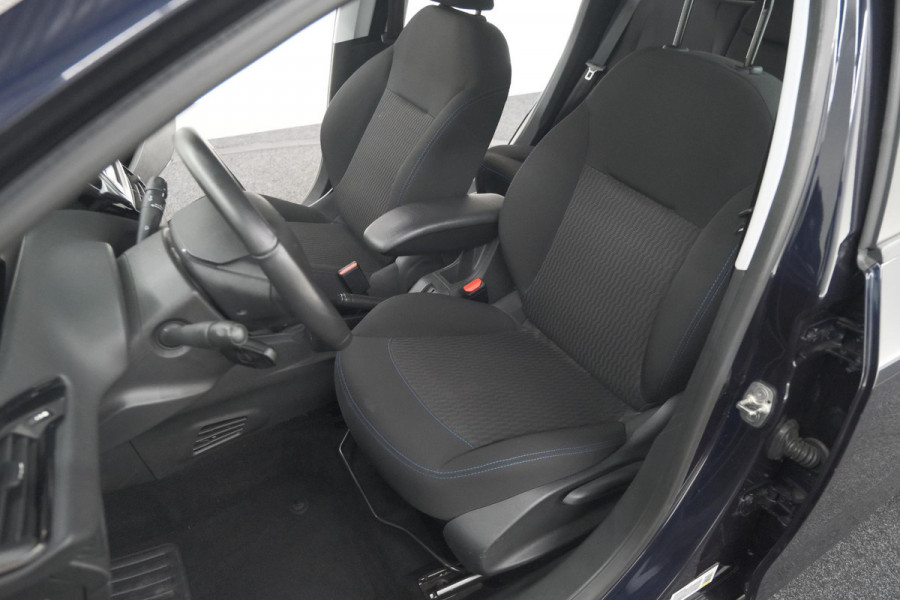 Peugeot 208 PureTech 82 Signature | Allseason banden | Navigatie | Parkeersensoren