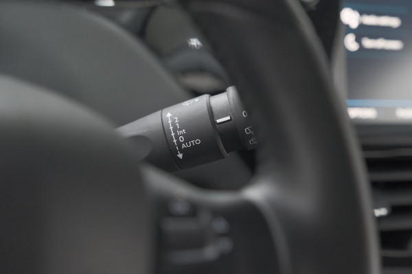 Peugeot 208 PureTech 82 Signature | Allseason banden | Navigatie | Parkeersensoren