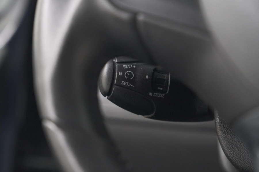 Peugeot 208 PureTech 82 Signature | Allseason banden | Navigatie | Parkeersensoren
