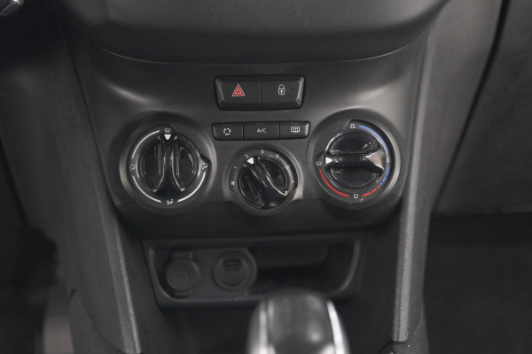 Peugeot 208 PureTech 82 Signature | Allseason banden | Navigatie | Parkeersensoren