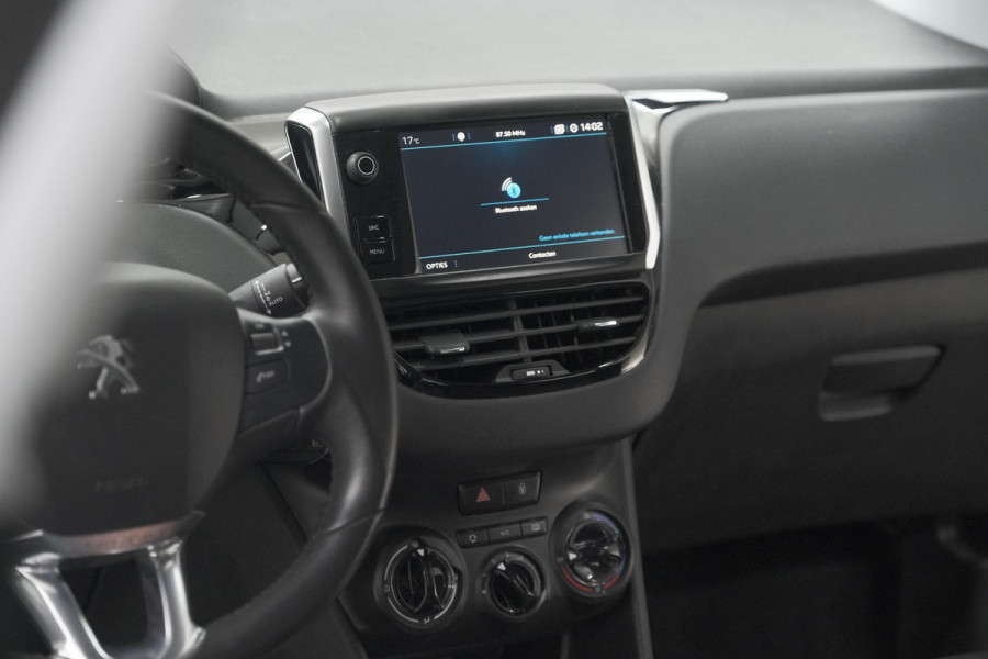 Peugeot 208 PureTech 82 Signature | Allseason banden | Navigatie | Parkeersensoren