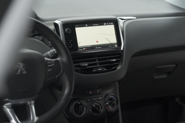 Peugeot 208 PureTech 82 Signature | Allseason banden | Navigatie | Parkeersensoren