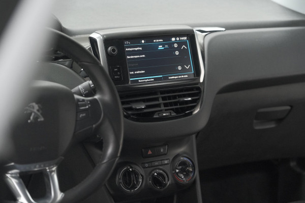 Peugeot 208 PureTech 82 Signature | Allseason banden | Navigatie | Parkeersensoren