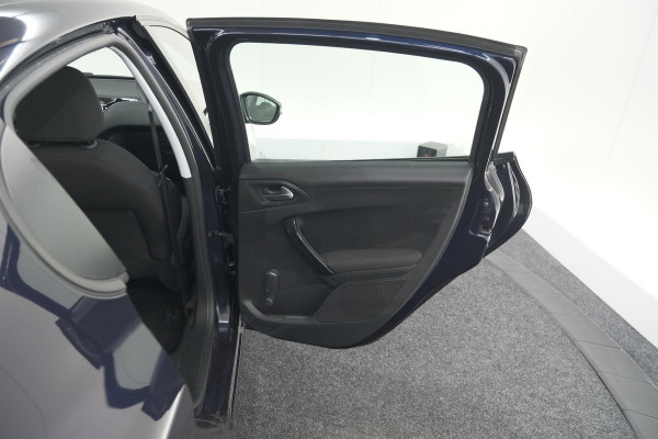 Peugeot 208 PureTech 82 Signature | Allseason banden | Navigatie | Parkeersensoren