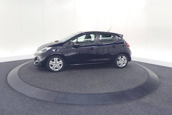 Peugeot 208 PureTech 82 Signature | Allseason banden | Navigatie | Parkeersensoren