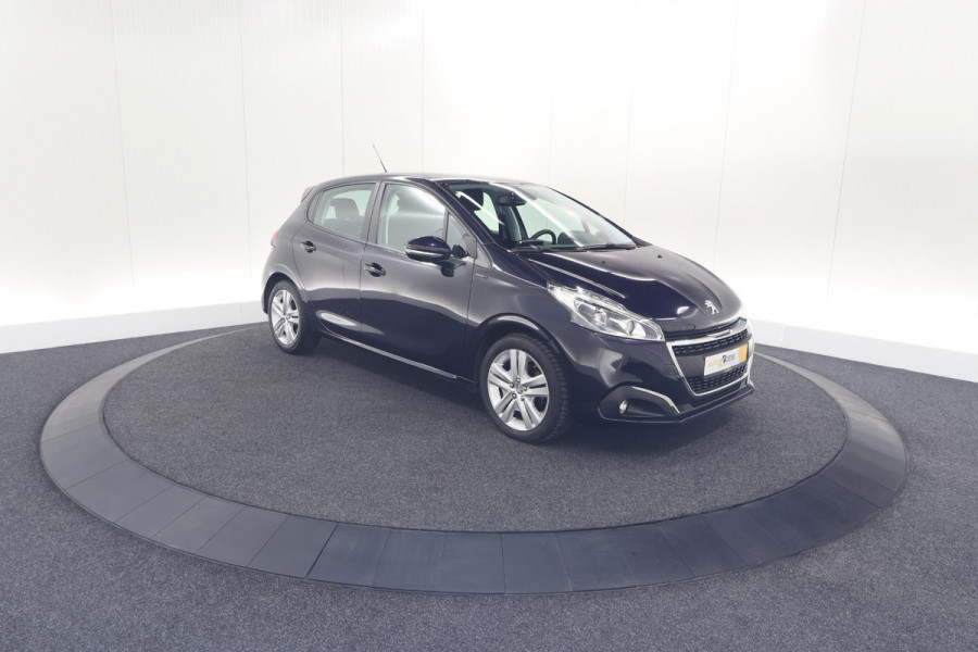 Peugeot 208 PureTech 82 Signature | Allseason banden | Navigatie | Parkeersensoren