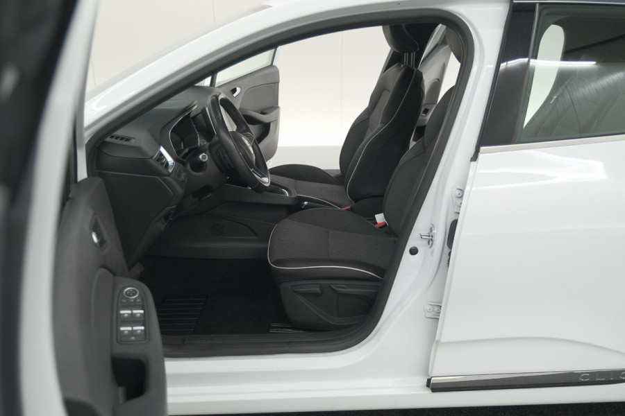 Renault Clio TCe 130 EDC Intens | Rondom Camera | Apple Carplay | Parkeersensoren | Climate Control