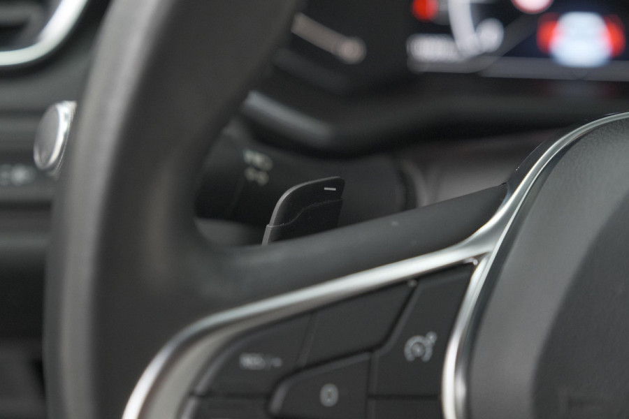 Renault Clio TCe 130 EDC Intens | Rondom Camera | Apple Carplay | Parkeersensoren | Climate Control