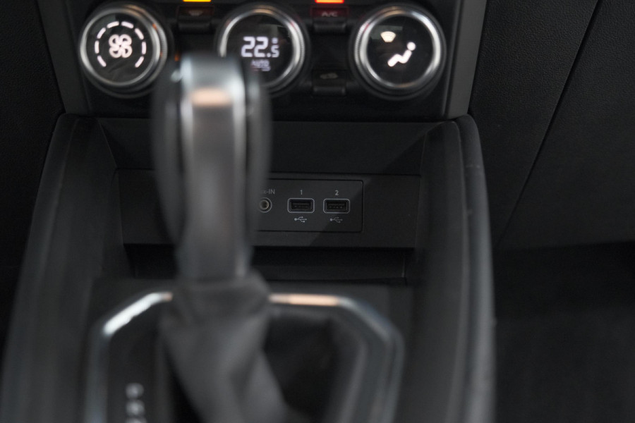 Renault Clio TCe 130 EDC Intens | Rondom Camera | Apple Carplay | Parkeersensoren | Climate Control