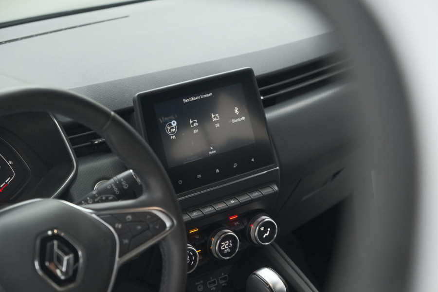 Renault Clio TCe 130 EDC Intens | Rondom Camera | Apple Carplay | Parkeersensoren | Climate Control