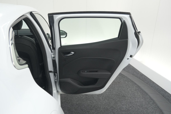Renault Clio TCe 130 EDC Intens | Rondom Camera | Apple Carplay | Parkeersensoren | Climate Control