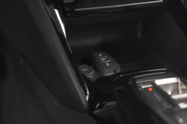 Peugeot 2008 Hybrid 136 e-DCS6 Allure | 360 Camera | Adaptieve Cruise Control | Dodehoekdetectie | Navigatie