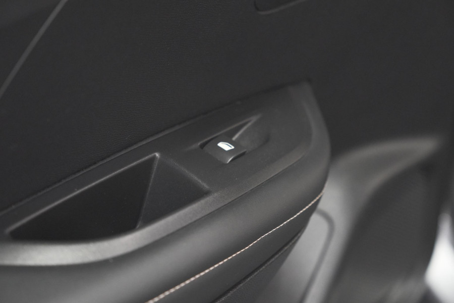 Peugeot 2008 Hybrid 136 e-DCS6 Allure | 360 Camera | Adaptieve Cruise Control | Dodehoekdetectie | Navigatie