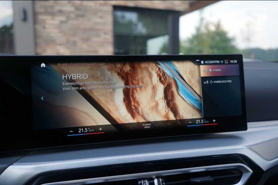 BMW 3 Serie Touring 330e xDrive M-Sport Individual