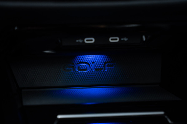 Volkswagen Golf 8.5 R 2.0 TSI 4Motion - R Performance Pack | Akrapovic | Panorama | H&K | Elek. Trekhaak