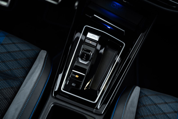 Volkswagen Golf 8.5 R 2.0 TSI 4Motion - R Performance Pack | Akrapovic | Panorama | H&K | Elek. Trekhaak