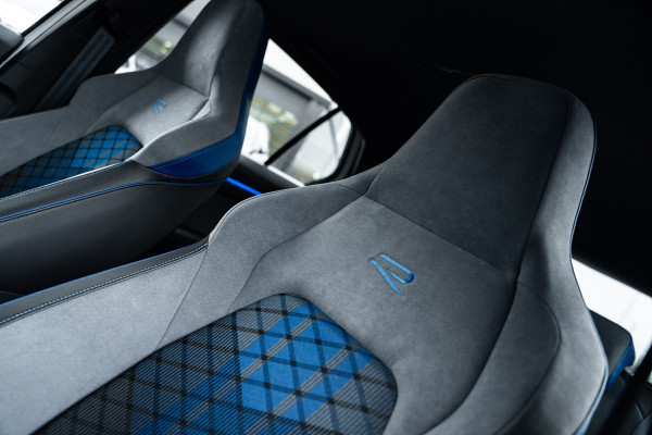 Volkswagen Golf 8.5 R 2.0 TSI 4Motion - R Performance Pack | Akrapovic | Panorama | H&K | Elek. Trekhaak