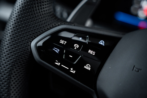 Volkswagen Golf 8.5 R 2.0 TSI 4Motion - R Performance Pack | Akrapovic | Panorama | H&K | Elek. Trekhaak