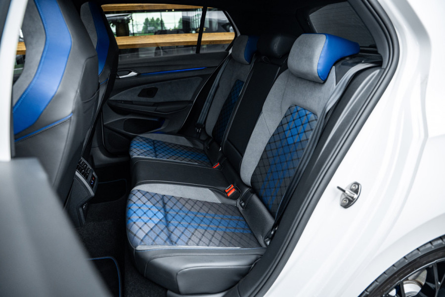 Volkswagen Golf 8.5 R 2.0 TSI 4Motion - R Performance Pack | Akrapovic | Panorama | H&K | Elek. Trekhaak