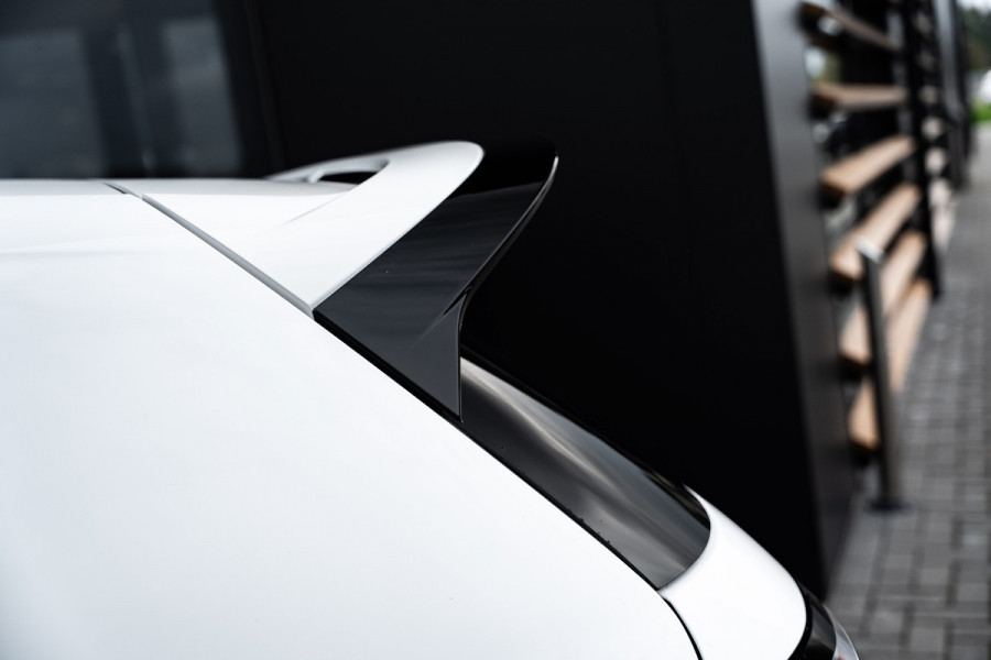 Volkswagen Golf 8.5 R 2.0 TSI 4Motion - R Performance Pack | Akrapovic | Panorama | H&K | Elek. Trekhaak