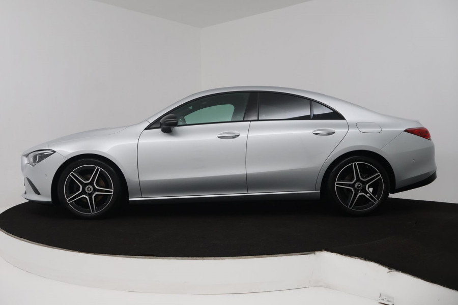 Mercedes-Benz CLA-Klasse 180 Business Solution (STOELVERWARMING, ACHTERUITRIJCAMERA, CRUISE CONTROL, PARKEERSENSOREN)