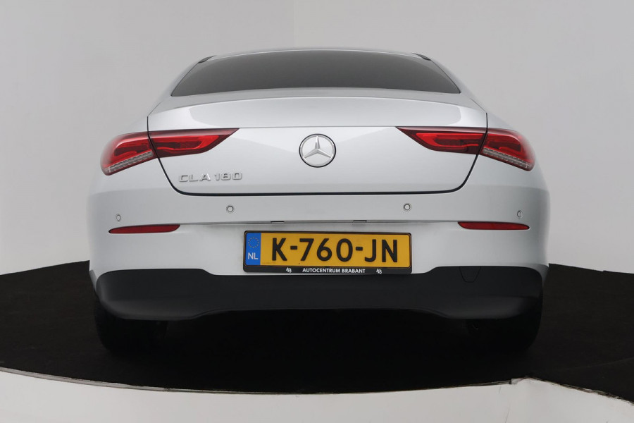 Mercedes-Benz CLA-Klasse 180 Business Solution (STOELVERWARMING, ACHTERUITRIJCAMERA, CRUISE CONTROL, PARKEERSENSOREN)