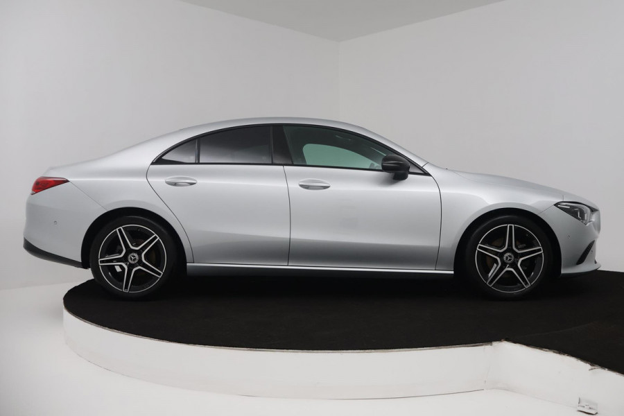 Mercedes-Benz CLA-Klasse 180 Business Solution (STOELVERWARMING, ACHTERUITRIJCAMERA, CRUISE CONTROL, PARKEERSENSOREN)