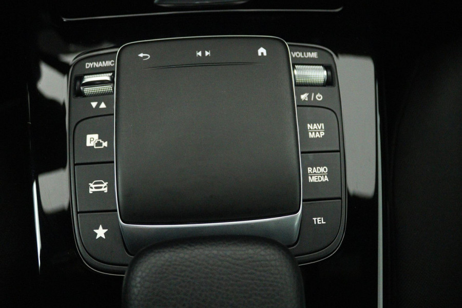 Mercedes-Benz CLA-Klasse 180 Business Solution (STOELVERWARMING, ACHTERUITRIJCAMERA, CRUISE CONTROL, PARKEERSENSOREN)