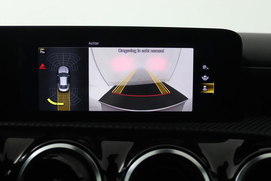 Mercedes-Benz CLA-Klasse 180 Business Solution (STOELVERWARMING, ACHTERUITRIJCAMERA, CRUISE CONTROL, PARKEERSENSOREN)