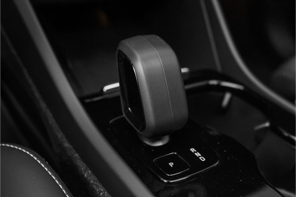 Volvo XC40 Recharge Ultimate Pano H/K ACC 20"