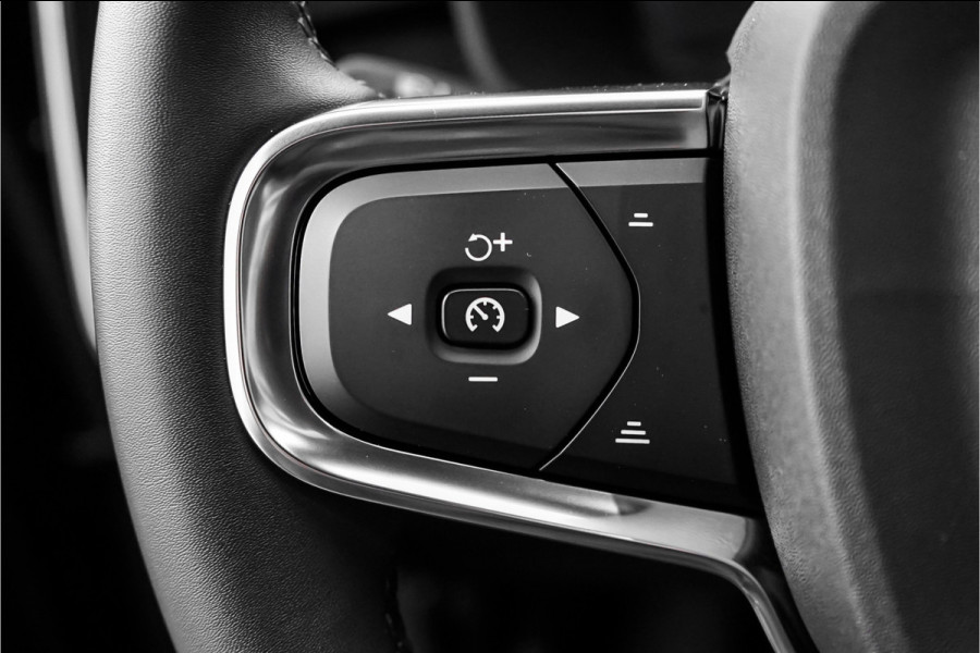 Volvo XC40 Recharge Ultimate Pano H/K ACC 20"